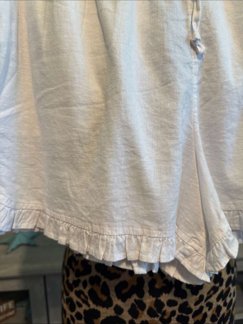 NWT Crown & Ivy Linen/Rayon White Ruffle Short Size Large - Picture 2 of 7